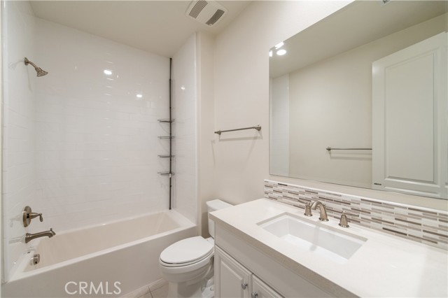 MLS #OC25196136 image #37