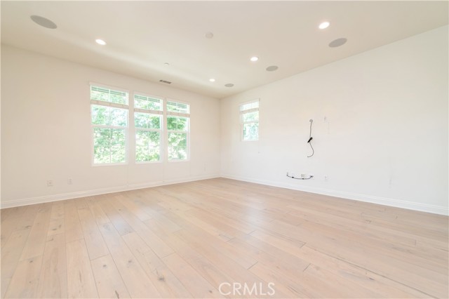 MLS #OC25196136 image #4