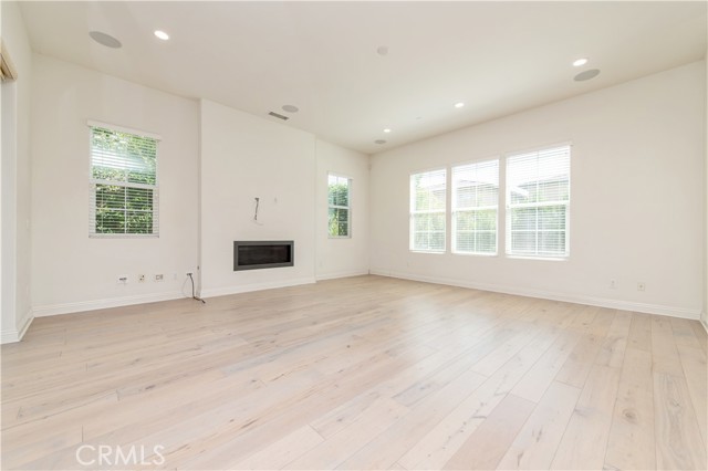 MLS #OC25196136 image #5