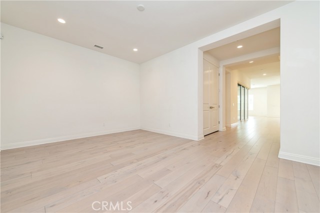 MLS #OC25196136 image #9