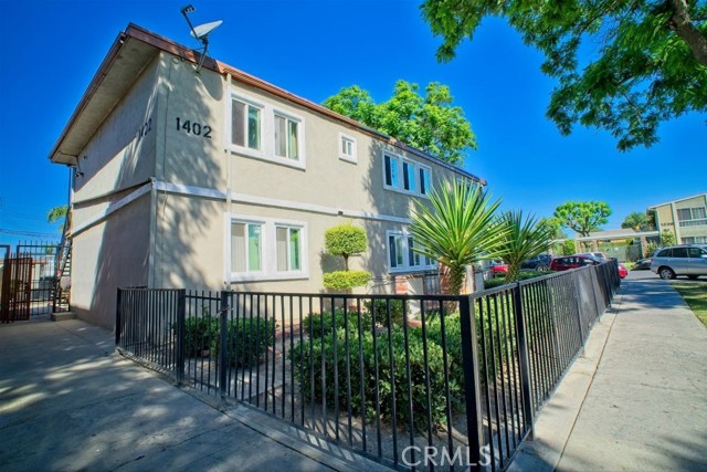 MLS #OC25196383 image #1