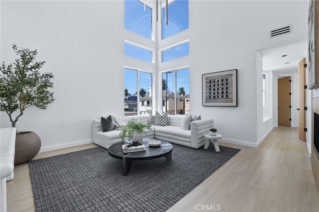 MLS #OC25196392 image #14