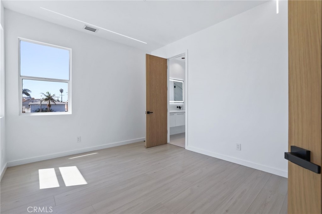 MLS #OC25196392 image #18