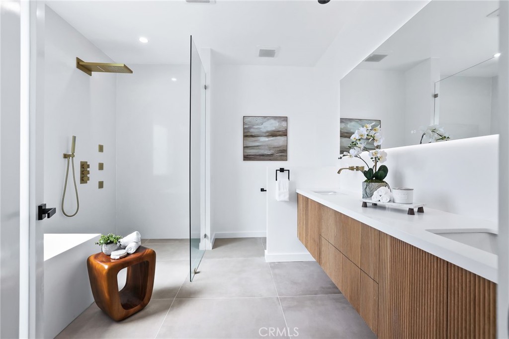 MLS #OC25196392 image #26