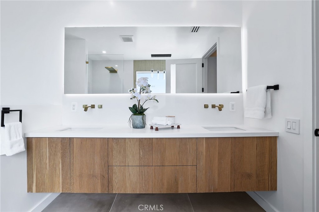 MLS #OC25196392 image #27