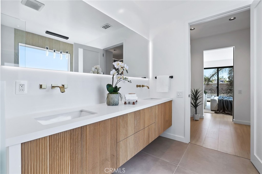 MLS #OC25196392 image #28