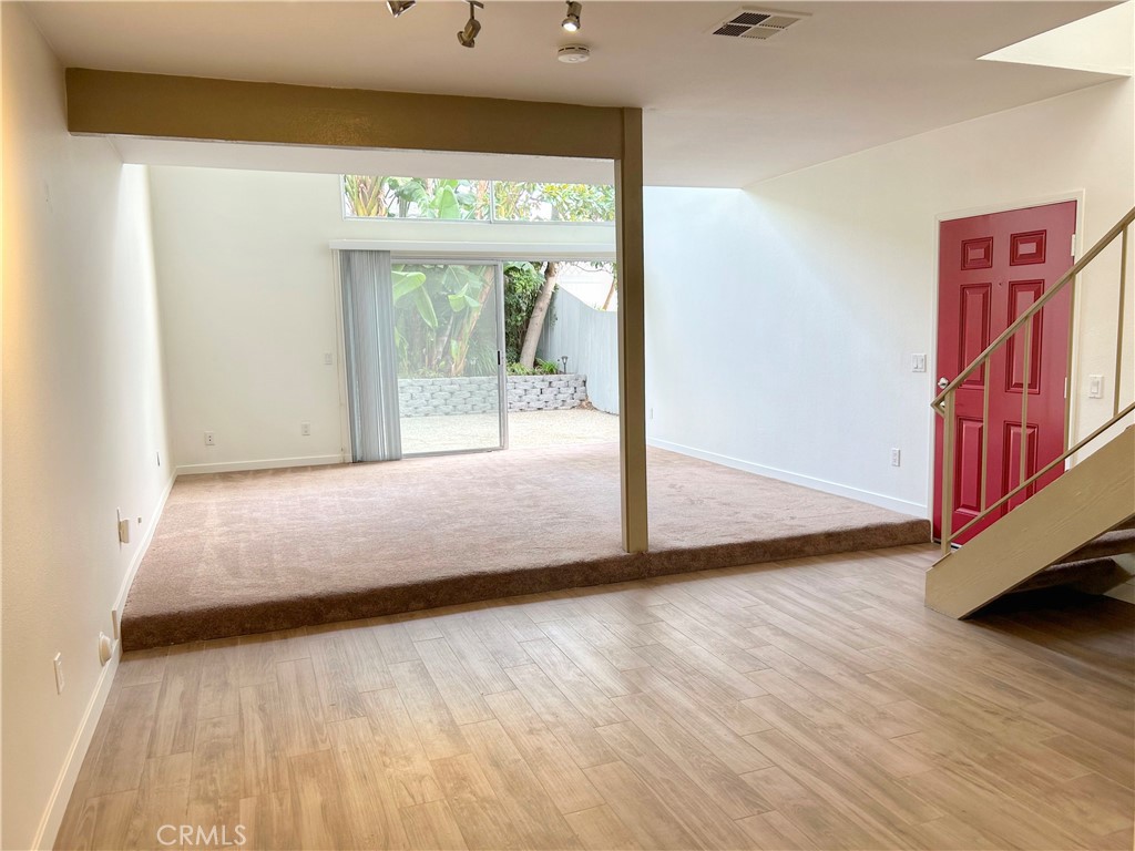 MLS #OC25196431 image #1