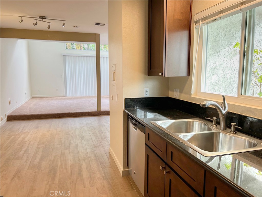 MLS #OC25196431 image #4