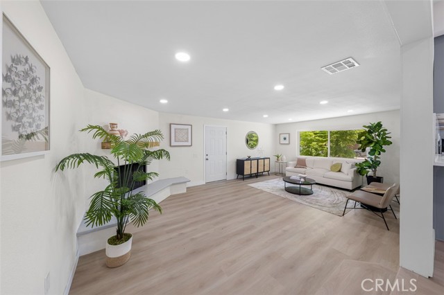 MLS #OC25196594 image #8