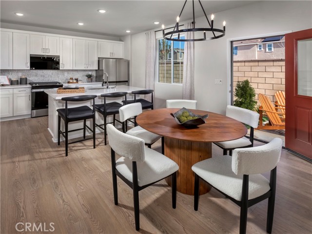 MLS #OC25196632 image #1