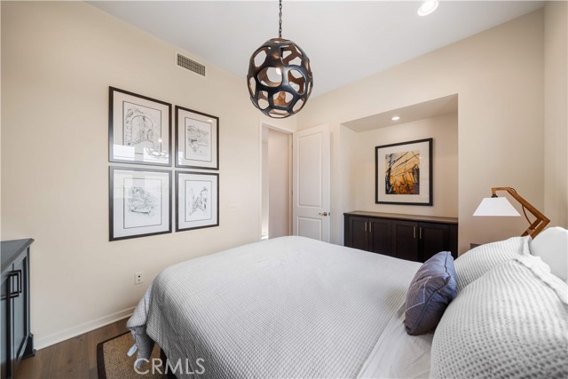 MLS #OC25196678 image #28