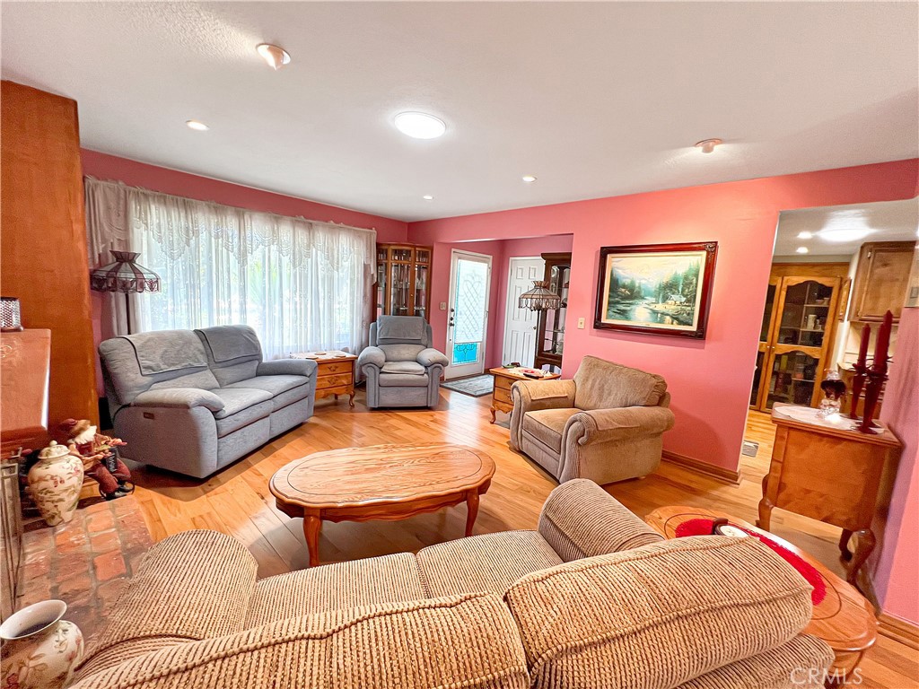 MLS #OC25196830 image #2