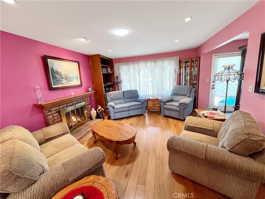 MLS #OC25196830 image #3