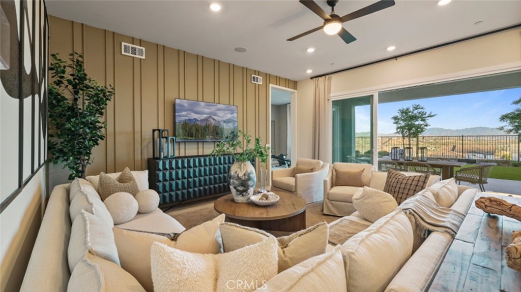 MLS #OC25197354 image #11