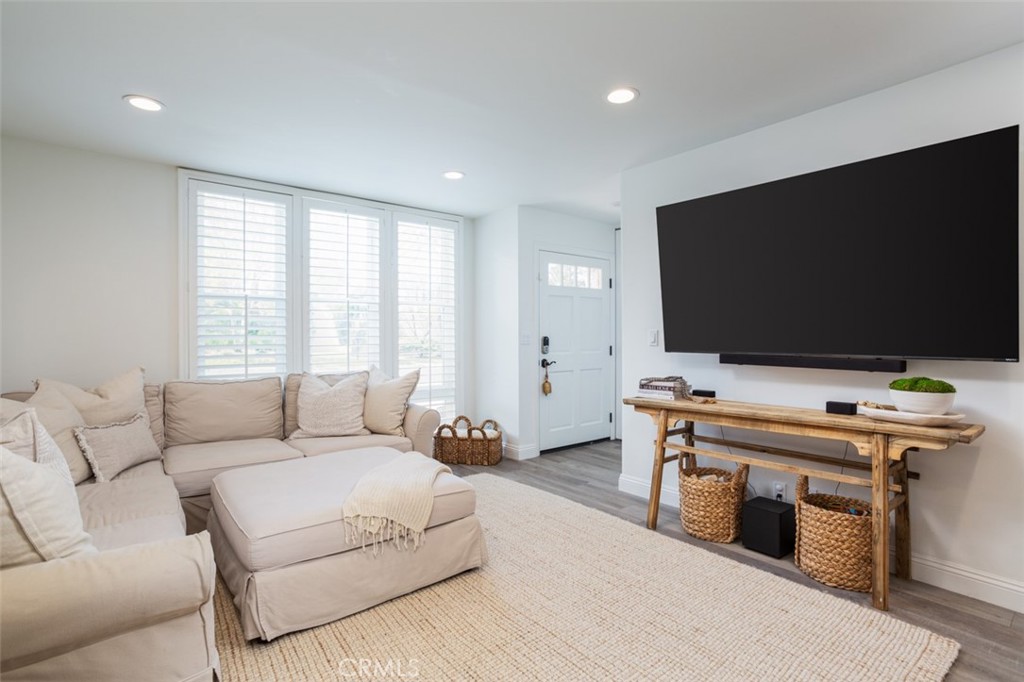 MLS #OC25197957 image #1