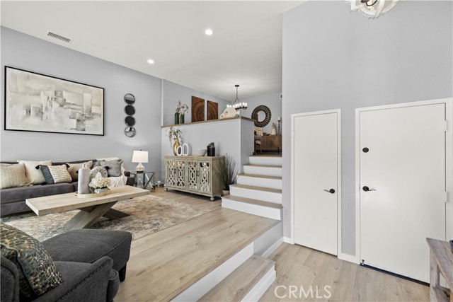 MLS #OC25198027 image #5