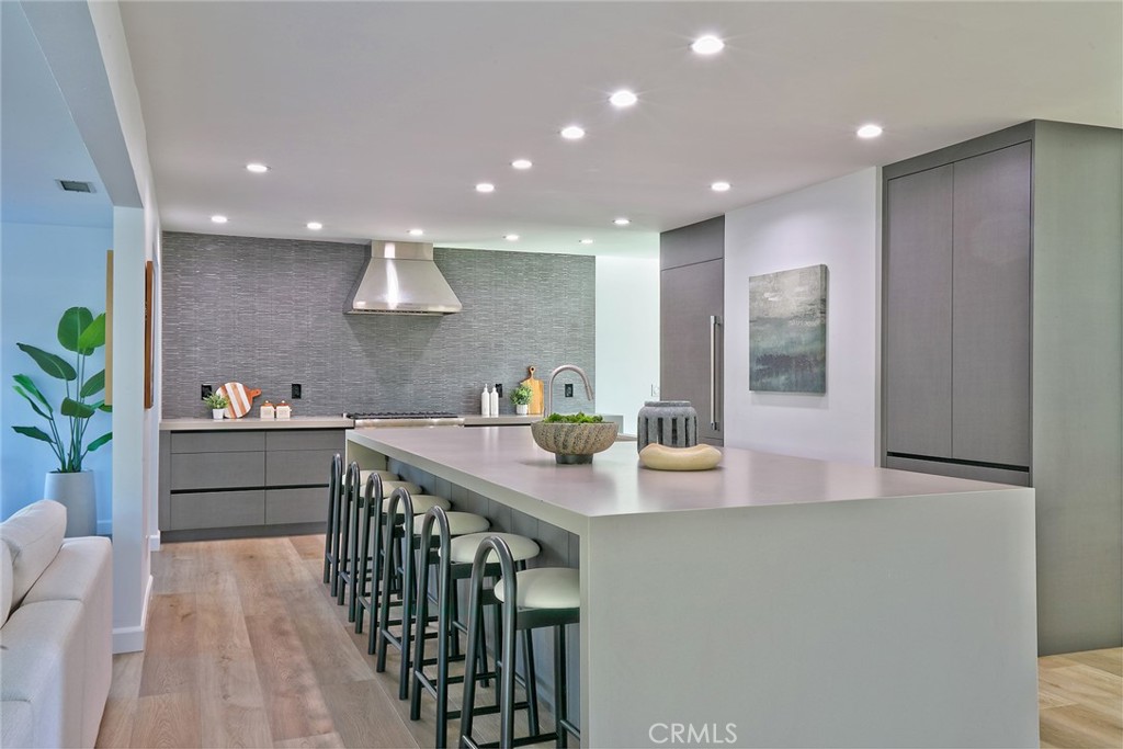 MLS #OC25198496 image #1