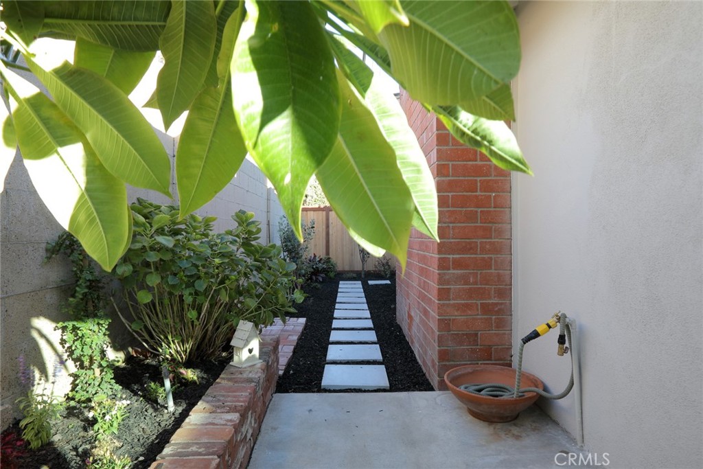 MLS #OC25198496 image #17