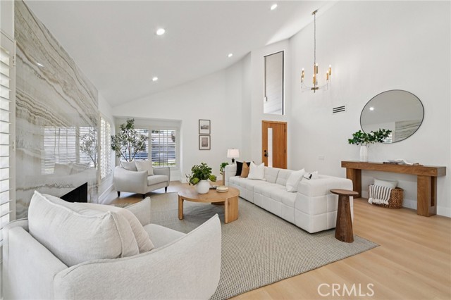 MLS #OC25198759 image #9