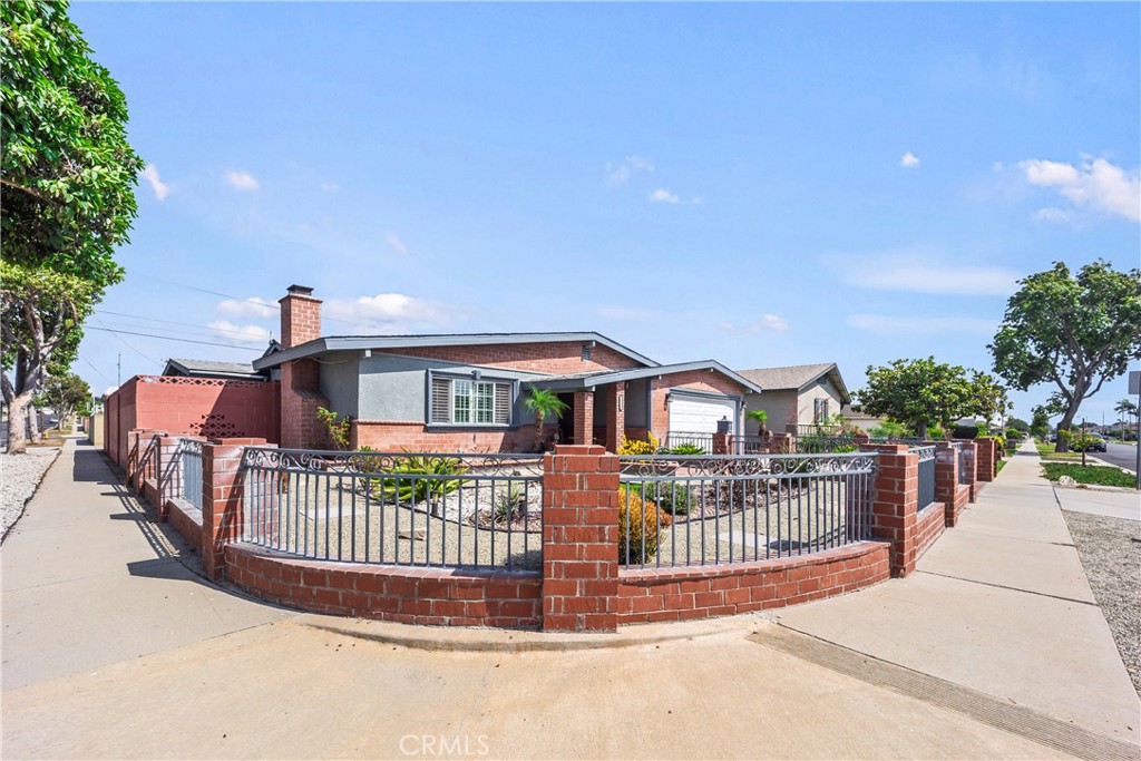 MLS #OC25198883 image #2