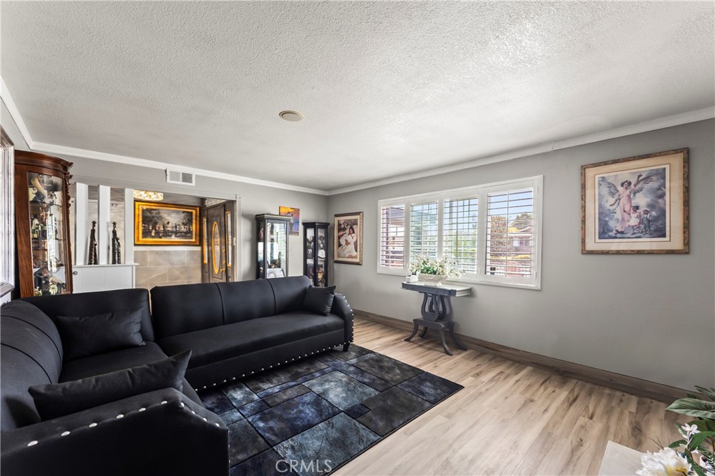 MLS #OC25198883 image #7