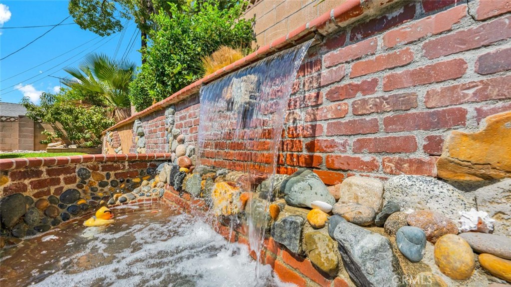 MLS #OC25198952 image #16