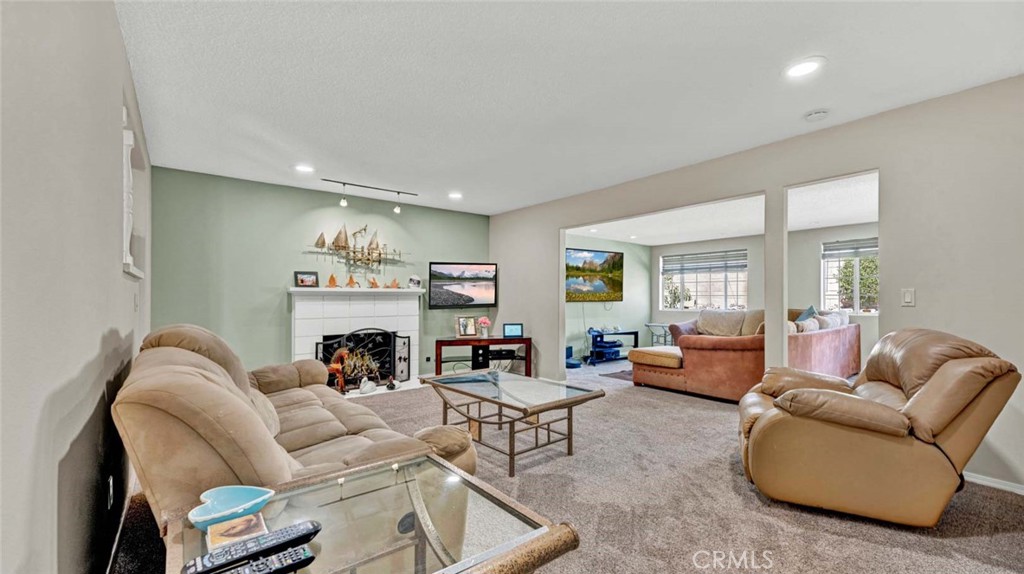 MLS #OC25198952 image #2