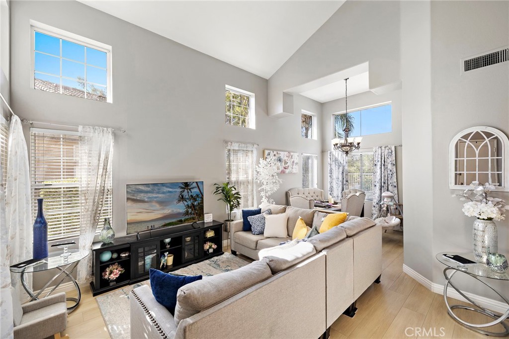 MLS #OC25199052 image #5