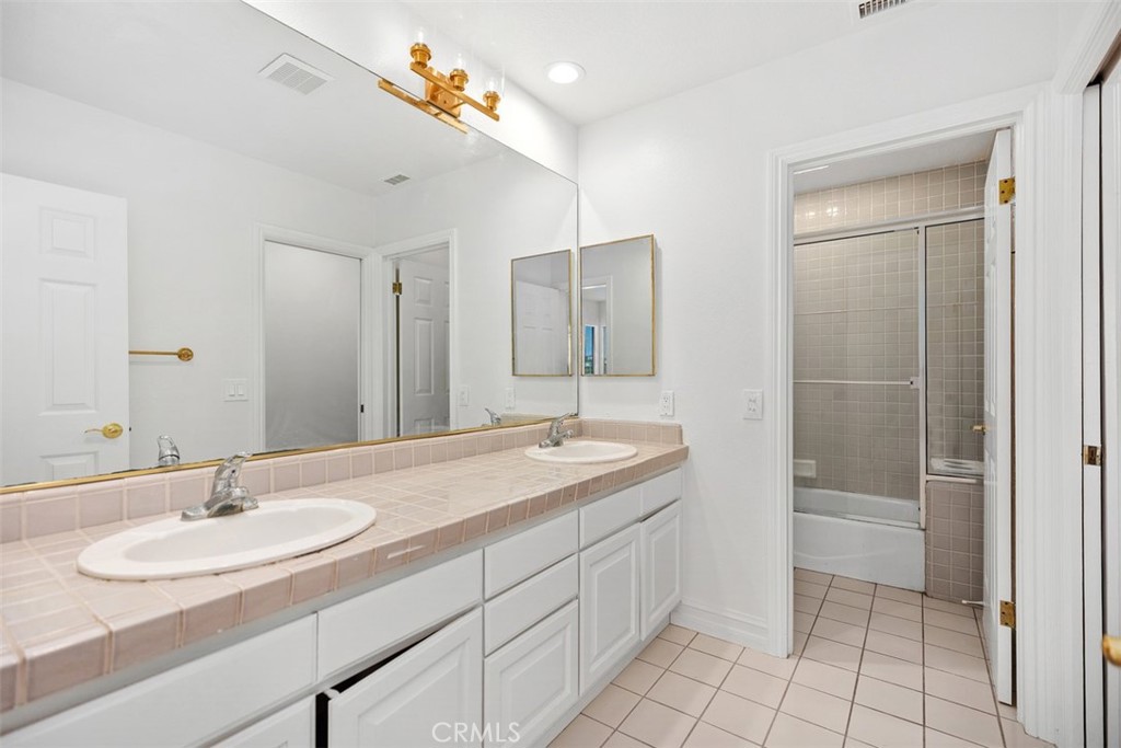 MLS #OC25199068 image #38