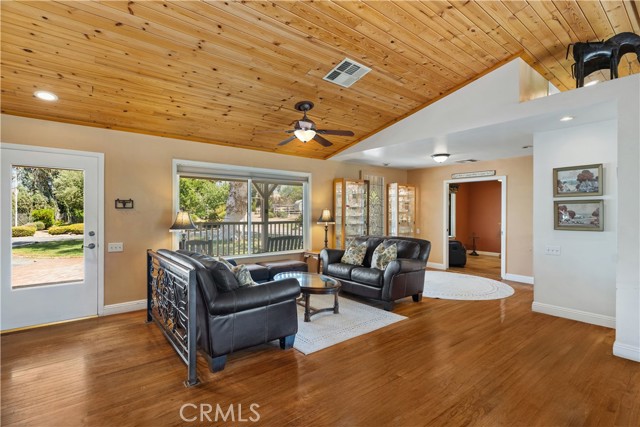 MLS #OC25199324 image #9
