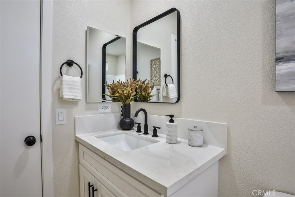 MLS #OC25199633 image #32