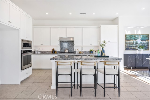 MLS #OC25200053 image #8