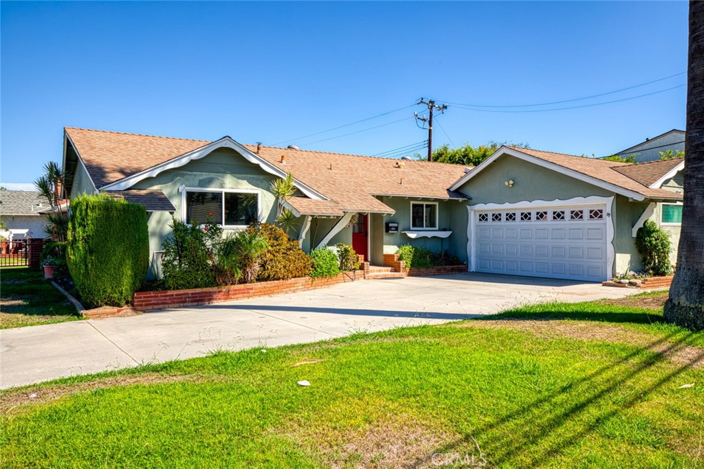 MLS #OC25200068 image #0