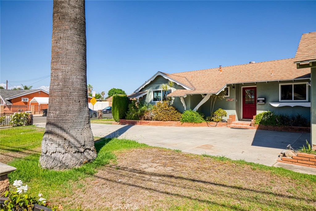 MLS #OC25200068 image #1