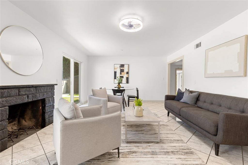 MLS #OC25200068 image #12