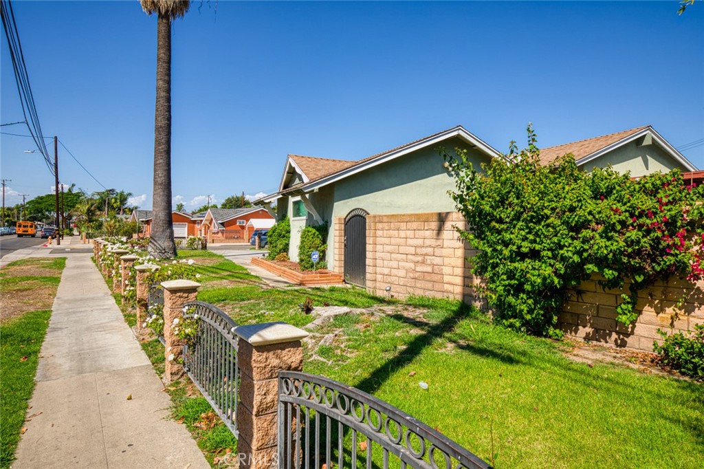 MLS #OC25200068 image #2