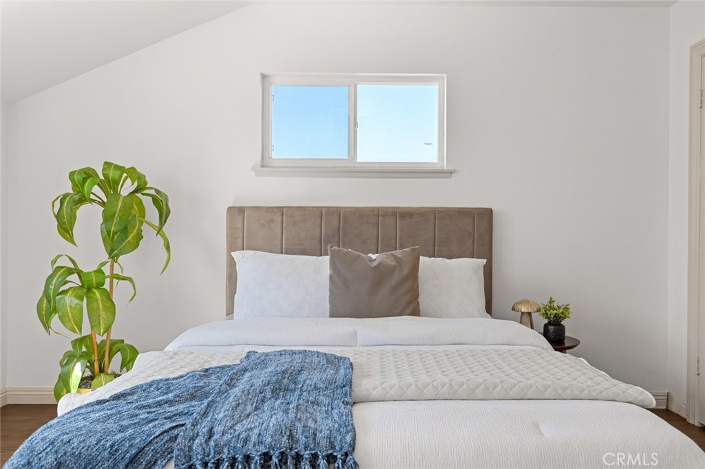 MLS #OC25200068 image #28