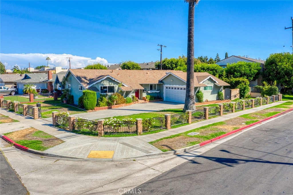 MLS #OC25200068 image #8