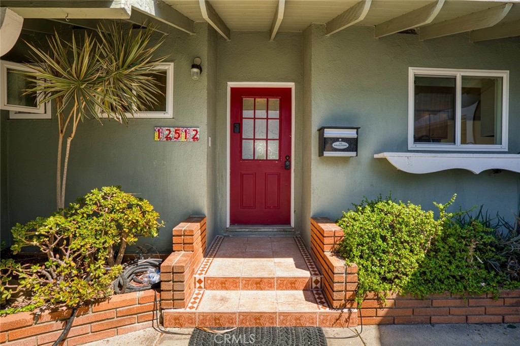 MLS #OC25200068 image #9