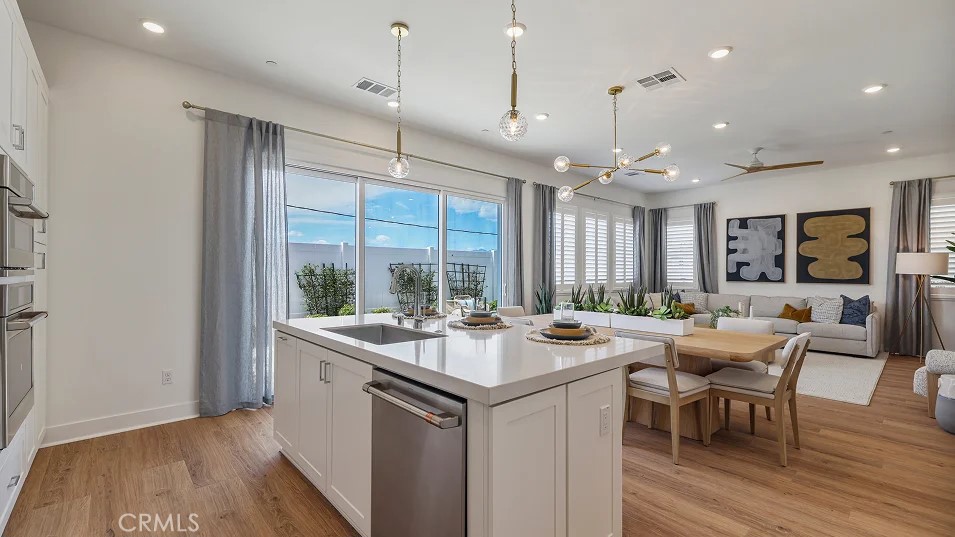 MLS #OC25200142 image #0