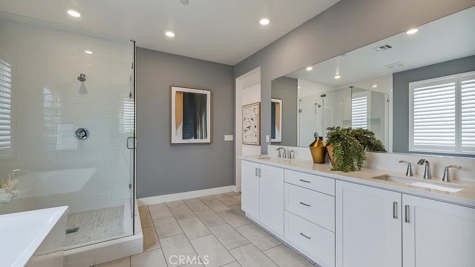 MLS #OC25200142 image #9