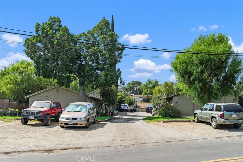 MLS #OC25200220 image #1