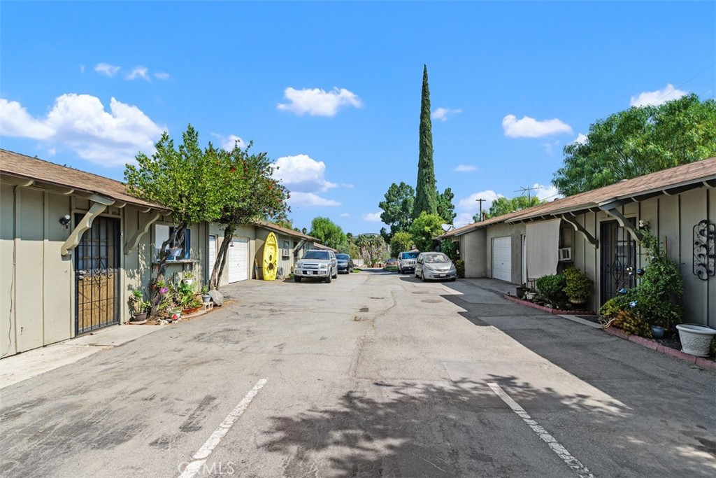 MLS #OC25200220 image #8