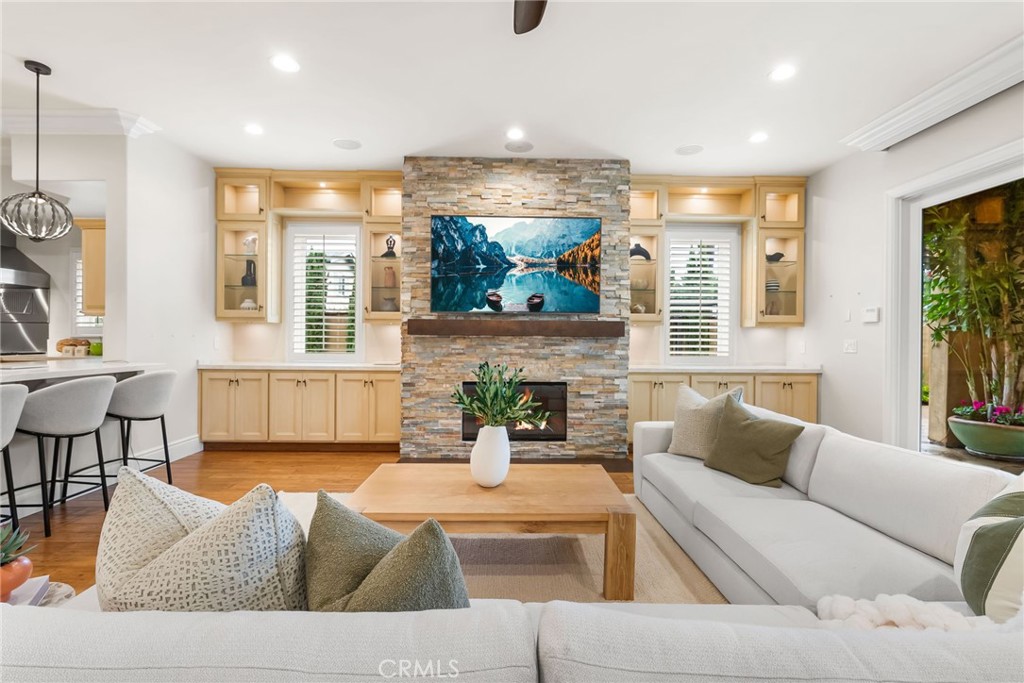 MLS #OC25200481 image #18