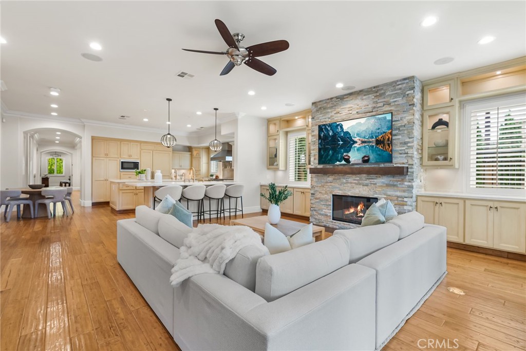 MLS #OC25200481 image #19