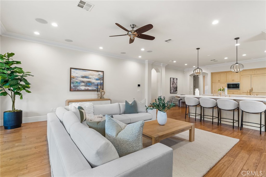 MLS #OC25200481 image #22