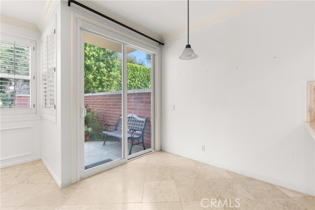 MLS #OC25200507 image #10