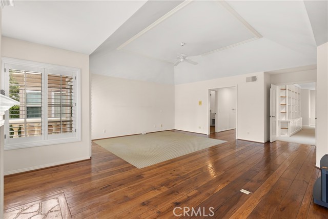 MLS #OC25200507 image #28