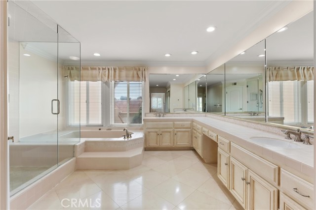 MLS #OC25200507 image #29