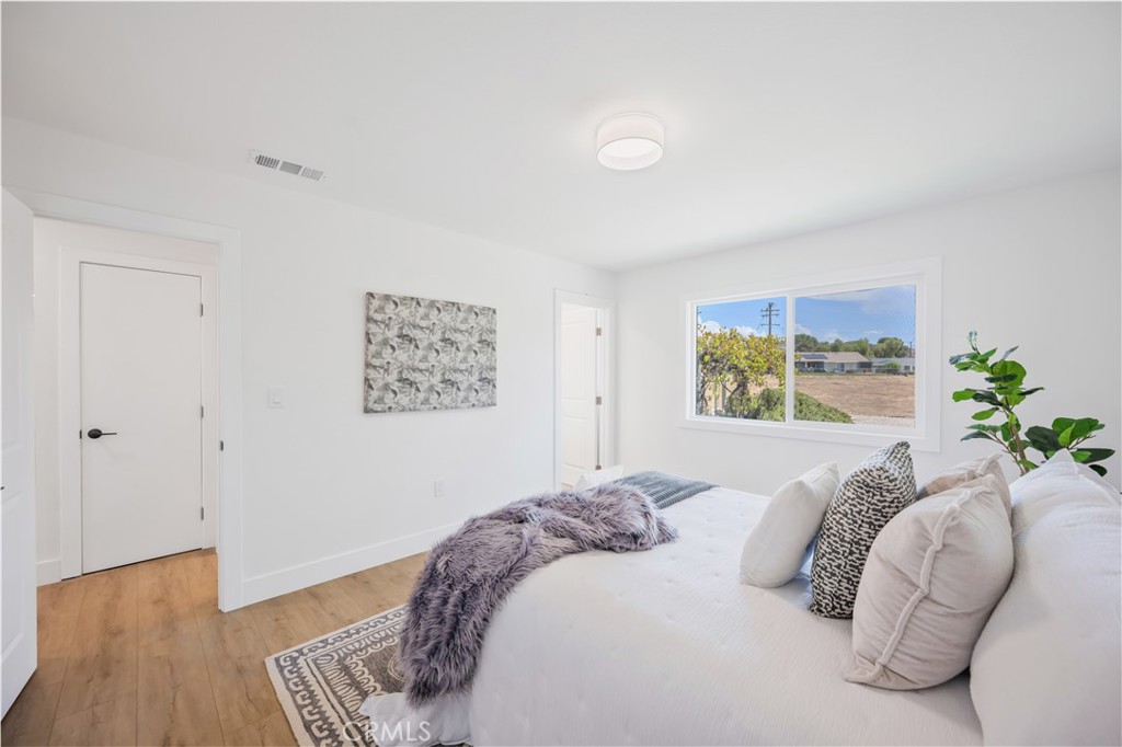 MLS #OC25200560 image #14